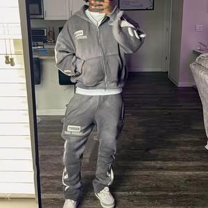 Ensemble de survêtement streetwear personnalisé délavé à l'acide avec fermeture éclair, appliqué brodé, pantalon évasé et sweat à capuche pour homme - Product Image 3