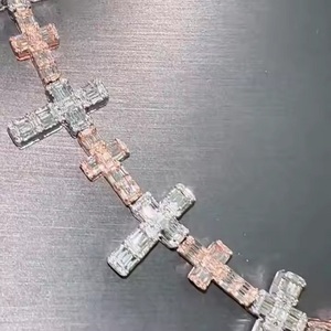 Chaîne cubaine en or blanc 18 carats sur mesure pour homme, avec maillons en diamant taille brillant certifiés GRA et pendentif fleur émeraude, cadeau - Product Image 3