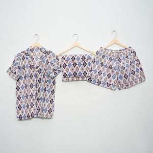 Nouvel ensemble de pyjama décontracté pour femme en coton tricoté de luxe, col en V, imprimé sur le devant, manches courtes, taille élastique avec cordon de serrage - Product Image 4
