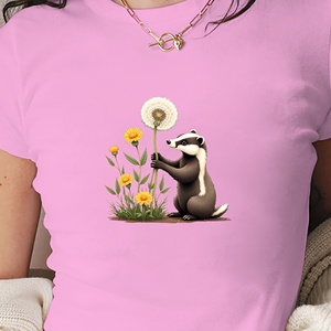 Badger with Dandelion Camiseta corta de moda para mujer - Product Image 4
