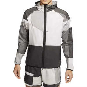 Ensemble de survêtement personnalisé de qualité supérieure en nylon, sweat à capuche zippé et short coupe-vent pour homme - Product Image 1