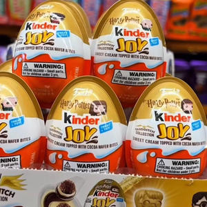 Œuf Kinder Joy <span class=keywords><strong>Harry</strong></span> <span class=keywords><strong>Potter</strong></span> Quidditch 20G Collection limitée, œuf en chocolat pour enfants et fans de <span class=keywords><strong>Harry</strong></span> <span class=keywords><strong>Potter</strong></span> - Product Image 1
