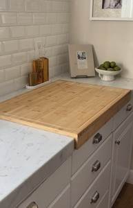Planche à découper robuste en bois, écologique, de qualité alimentaire, forme rectangulaire, épaisseur 2,0 cm, compatible lave-vaisselle, pour usage en cuisine, sûre - Product Image 2