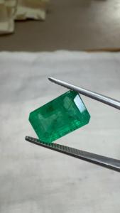 Émeraude naturelle zambienne de 4,31 carats, taille octogonale, pierre précieuse verte certifiée pour la fabrication de bijoux, vente en gros - Product Image 3