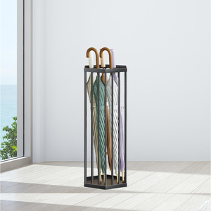 Porte-parapluies autoportant en métal blanc au design moderne avec plateau de récupération d'eau, conception ajourée, organisateur d'entrée - Product Image 3