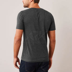 T-shirt uni noir pour homme – Prix de gros – T-shirt homme de haute qualité – T-shirt décontracté doux, respirant et confortable - Product Image 3