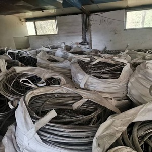 Aluminio en Chatarra a Granel Directo y Confiable para Reciclaje, Grado 99.7% 99.9% Puro, Alta Calidad, Blanco Plateado Comprimido a Granel - Product Image 1