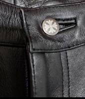 Celana Kulit Asli Hitam Premium Pria Model Biker Straight Fit Pinggang Sedang Kancing Depan Hiasan Rivet Gaya Moto Musim Dingin