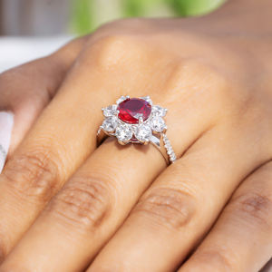 Anillo Halo con Flor, Rubí Rojo en el Centro, Anillo de Compromiso de Oro Blanco, Anillo de Diamantes con Racimo Floral, Anillo de Plata de Ley 925 con Piedras Preciosas - Product Image 4