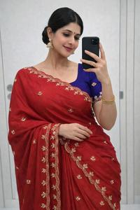 Sari de Georgette Premium para Mujer con Bordado Intenso y Borde de Diseño, Sari para Bodas - Product Image 3