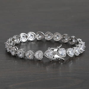 Bracelet de luxe pour femme plaqué or 22 carats avec cristaux taillés en poire, serti clos, chaîne à maillons goutte d'eau, bijoux pour mariage en promotion - Product Image 4