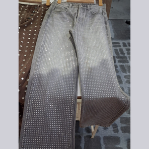 Jeans vintage à taille inclinée, devant croisé, ornés de perles, coupe droite, ourlet effiloché pour femmes, style streetwear rétro, vêtements en denim. - Product Image 1