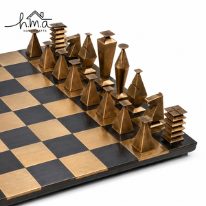 Juego de Ajedrez Moderno de Latón, Tablero Cuadrado Negro y Dorado Antiguo, Forma Geométrica de Pirámide, Hecho a Mano, Juego de Estrategia de Lujo, Decoración, Juego de Regalo - Product Image 1