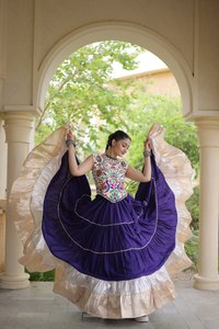 Chaniya choli de algodón puro premium, completamente cosido, con adornos de kodi y estampado en foil, perfecto para las noches de garba para adultos. - Product Image 1