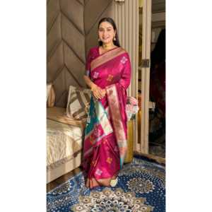 Sari en soie douce rose foncé, tissé avec des fils d'ikkat et de zari, robes de cocktail élégantes - Product Image 1