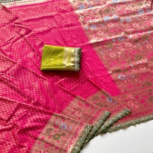 Sari de Seda Paithani VASTRA COTTAGE con Jacquard Zari, Borde Meenakari, Pallu Rico y Blusa Bordada, Teñido a Mano, Diseño Exclusivo - Product Image 4