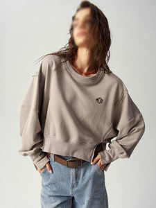 Sudadera Corta OEM para Mujer, Color Taupe, Cuello Redondo, Manga Larga, Panel con Abertura Lateral, Felpa Francesa, Estilo Oversize, Top de Moda Urbana, Marca Privada - Product Image 3