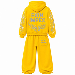 Conjunto Deportivo Premium para Hombre con Cristales Amarillos y Pedrería Brillante, Sudadera con Cremallera Completa y Pantalones Jogger de Pierna Ancha, Logotipo Personalizado, Ropa Urbana - Product Image 4