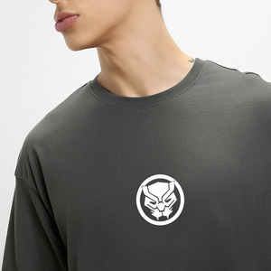 เสื้อยืดคอตตอนผู้ชายพิมพ์ลาย DTF แบบกำหนดเอง คุณภาพพรีเมียม คอกลม สวมใส่สบาย ระบายอากาศได้ดี เนื้อผ้านุ่ม ผู้ผลิตแบบ OEM และ ODM - Product Image 4