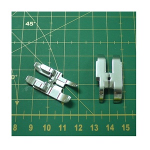 820926-096 Pied presseur 1/4 pouce pour machine à coudre domestique, pièces détachées fabriquées à Taïwan - Product Image 1