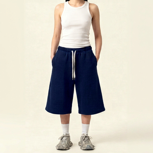 Shorts Bermuda pour femmes avec bordure contrastante blanche, logo personnalisé, qualité supérieure, 100% coton, couleur chair. - Product Image 3
