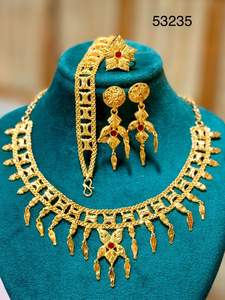 MOLL JEWELLERS Collier élégant et tendance pour femme en laiton plaqué or avec zircon naturel, chaîne torsadée et motif feuille, 16 pouces, pour mariage ou événement spécial - Product Image 5