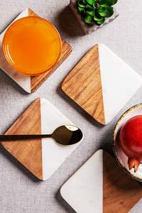 Posavasos de diseño con base de madera y tapa de mármol para decoración contemporánea de cocina y bar. - Product Image 6