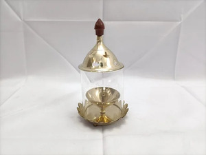 Diya de Vidrio Borosilicato con Base de Latón y Tornillo de Elevación para Mechas de Aceite Akhand Jyoti, Estilo Vintage, Producto de Tendencia para Diwali a Precio Mayorista - Product Image 2
