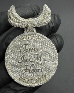 Colgante de cristal Forever In My Heart con alas, aleación chapada en plata, regalo temático, joyería - Product Image 1