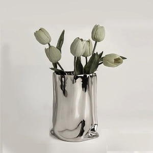 Jarrón Decorativo de Metal Estilo Artesanal, Portaflores de Lujo para Decoración de Bodas y Hoteles - Product Image 6