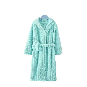 Bata Larga de Forro Polar Suave para Mujer, con Capucha y Mangas Largas, Diseño Tejido de Color Liso, Ideal para el Invierno - Product Image 1