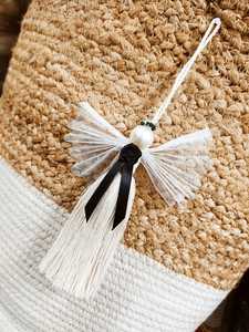 Porte-clés décoratif à franges avec perle et jupe en tulle, en coton beige - Product Image 4