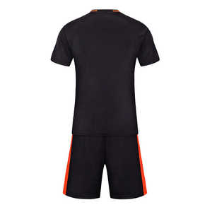 Ensemble de maillots et shorts de football personnalisés pour hommes Couleurs et logo personnalisés 100% polyester Vêtements de sport uniformes - Product Image 6