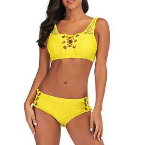 Bikini pour femme, collection de vacances élégante, texture lisse, finition satinée de haute qualité, vêtements de plage élégants et luxueux - Product Image 1