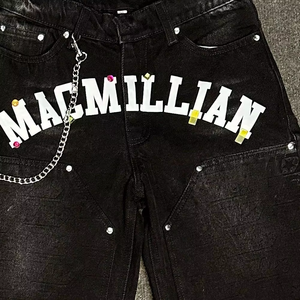 Pantalones cortos de mezclilla para hombre con parches personalizados de streetwear, logotipo, diseño en relieve personalizado, cadena impresa y piedras. - Product Image 5