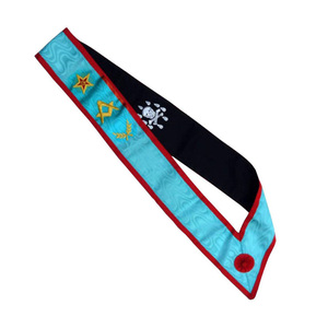 Écharpe de cérémonie Maître Maçon bleu moiré avec rosette rouge et emblèmes brodés – Régalia de cérémonie - Product Image 1