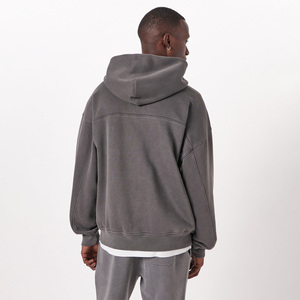 Sweat-shirt à capuche gris uni surdimensionné pour homme, en molleton, décontracté, avec poche avant, idéal pour l'automne, en vente - Product Image 2