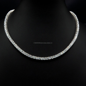 Elegante Collar de Tenis en Tono Oro Rosa con Brillantes Piedras Redondas Transparentes en un Engaste Seguro de Cuatro Puntas para un Estilo Moderno - Product Image 3