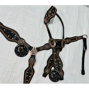 Conjunto de cabezada de una oreja y pechera de cuero negro estilo western para caballo, con conchos y pedrería, para equitación - Product Image 5