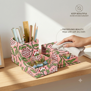 Organizador de Escritorio Multiusos de Madera con Impresión Artesanal Ridhi, de Dos Niveles, con 3 Portaplumas, Bandeja para Clips y Caja para Notas, Color Rosa - Product Image 2