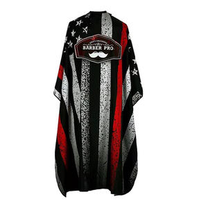 Capa de peluquería Barber Pro con diseño de bandera estadounidense, antiadherente al cabello, para uso en salones de belleza y barberías, impresión personalizada de alta calidad - Product Image 1