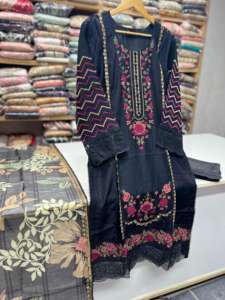 Ssumaira - Conjunto de Fiesta Formal con Camisa de Terciopelo Bordada y Pantalones con Dupatta Estampada Digitalmente, Novedad Especial para Eid - Product Image 4