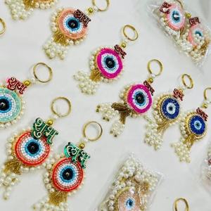 Ensemble de porte-clés Nazar Rakhi élégant fait main avec des pompons de perles et un charme Shubh Labh pour des cadeaux festifs, ensemble de porte-clés artisanal - Product Image 1