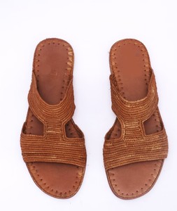 Sandales en raphia faites à la main : tongs d'été chics à semelle en cuir - Product Image 1