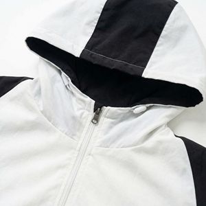 Elegante Chándal Urbano en Blanco y Negro |   Chaqueta y Pantalones Impermeables Ligeros |   Ropa Deportiva de Moda OEM Personalizada - Product Image 3