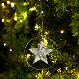 Adorno Navideño Decorativo Hecho a Mano con Detalles Metálicos para Celebraciones Navideñas - Product Image 6