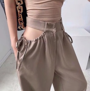 กางเกงขายาวเอวสูงแบบมีดีเทลผูกเชือกที่ตัดเว้าข้าง หรือที่เรียกว่ากางเกงขากว้างแบบเว้าสะโพกหรือเว้าเอว - Product Image 3