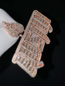 Colgante de Moissanita de Plata 925 con Nombre Personalizado Grado VVS D - Joyería Personalizada Estilo Hip-Hop Iced-Out Baguette para Rapper - Product Image 3