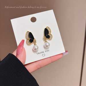 Boucles d'oreilles pendantes en perles noires en forme de papillon, plaquées or, avec strass, bijoux pour femmes, cadeau, style romantique - Product Image 1