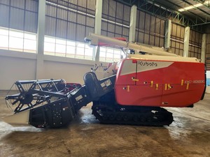 Cosechadora Combinada Kubota DC108X de 108HP, Modelo 2026, la Más Vendida, Cosechadora de Arroz de Alto Rendimiento con Transmisión por Engranajes Duradera de 2760mm - Product Image 4